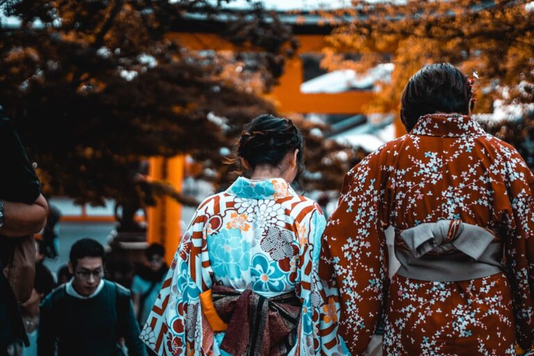How to Find a Kyoto Kimono Rental Shop That Actually Carries Authentic Heirloom Pieces for Your Shinto Ceremony