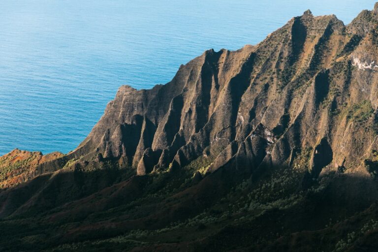 How to Secure a Permit for a Cliffside Elopement on Kauai’s Na Pali Coast